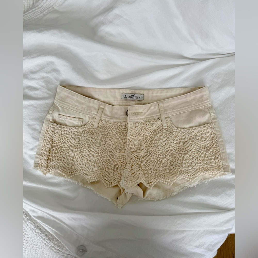 HOLLISTER cream crochet lace shorts